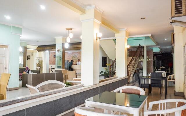 OYO 2085 Chrysanta Hotel