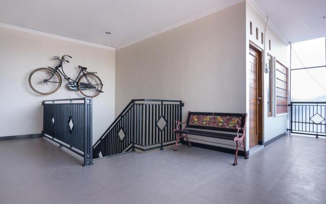 Super OYO 1226 Al Abror Homestay