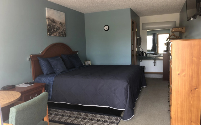 Edge Of The Woods Motel