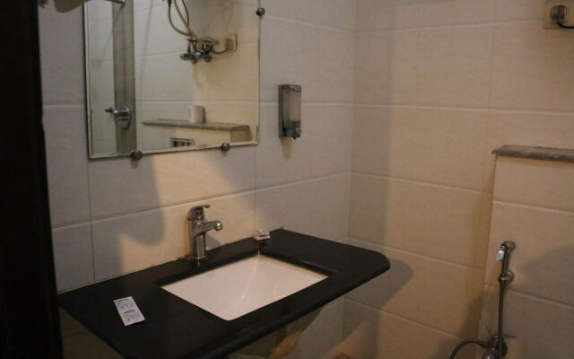 OYO 9030 Hotel Delhi Airport Plaza