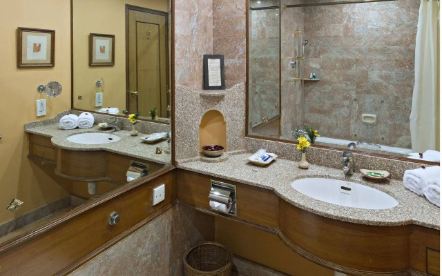 Bar Peepal Resort