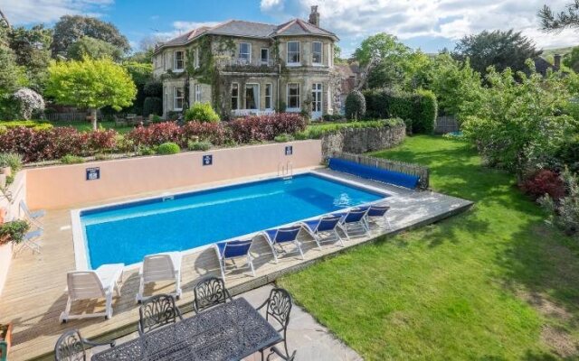 Luccombe Villa Holiday Apartments