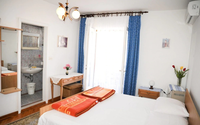 Rooms Dragica Red Room 1 Br Apts