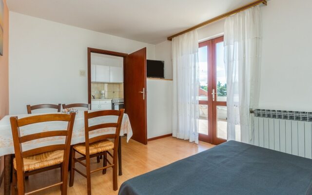Cosy Apartment Near Sea in Porec