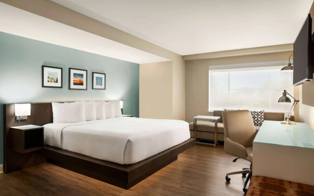 Wyndham Newport Hotel