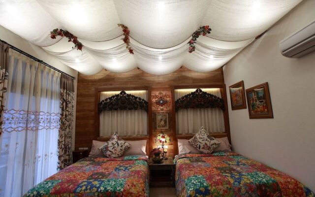 Bear Forest Retro B&B