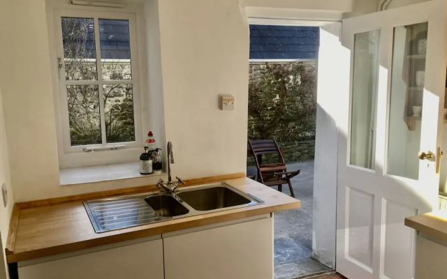Simple Luxury in Brecon Beacons Village House