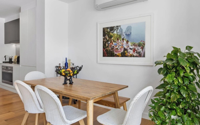 Palm Beach Luxe Townhouse walk to Beach – Guest Rooms – Gold Coast
