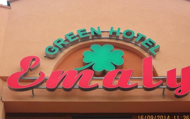 Hotel Emaly Green