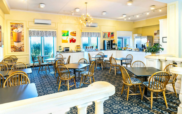 Quality Inn & Suites Garden of the Gulf