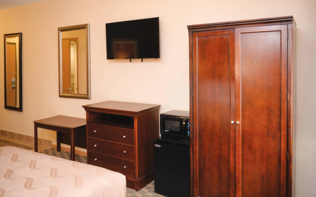 Quality Inn & Suites Ames Conference Center Near ISU Campus