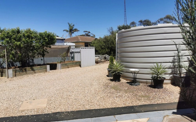 Chrissie's Dongara - Pet Friendly