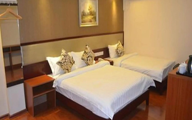 Good Luck Hotel