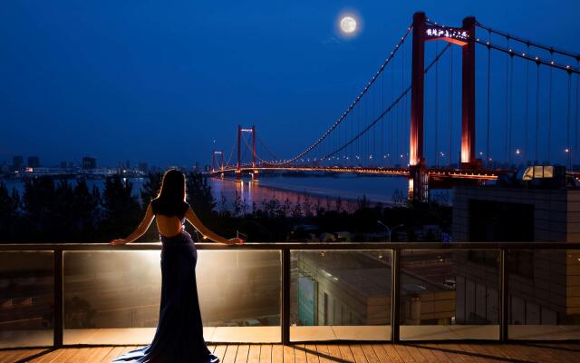 Hilton Wuhan Riverside