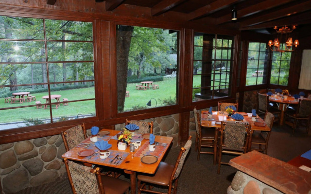 Orchard Canyon on Oak Creek