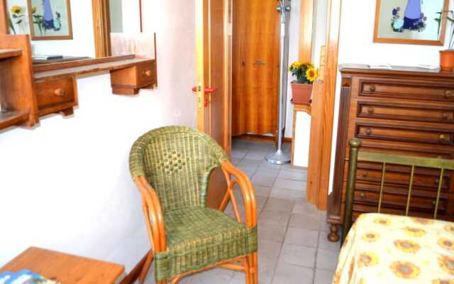 Villetta Carlotta Air conditioned House on two Levels in San Foca