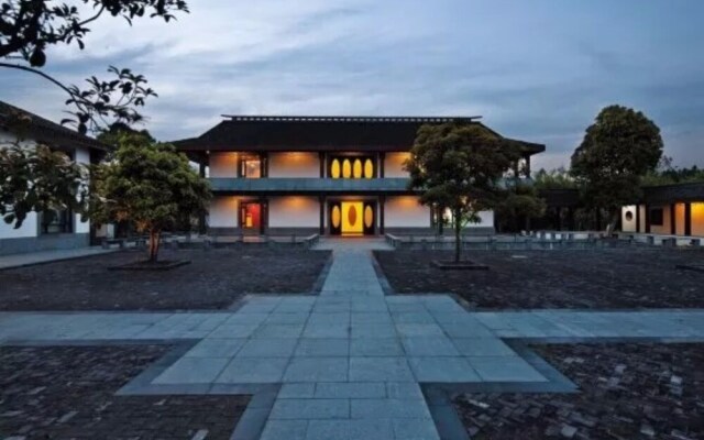 Yayuan Garden Holiday Hotel