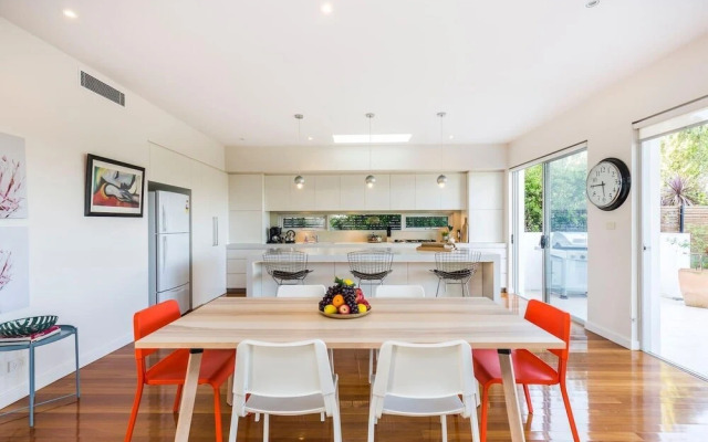 Sydney Seaside Contemporary Executive Living