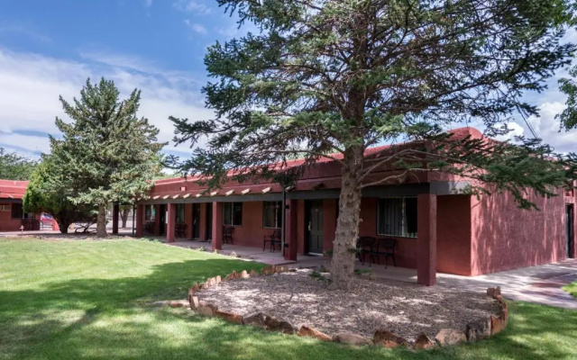 Thunderbird Lodge