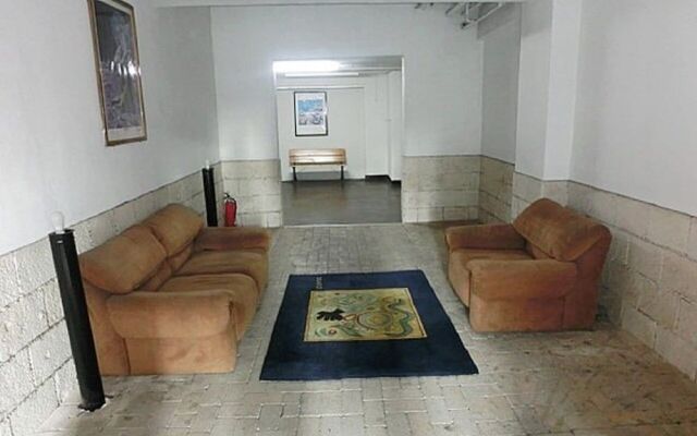 R Hotel