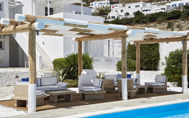 Mr & Mrs White Tinos