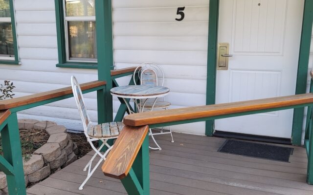 Hillcrest Suites & Cabins