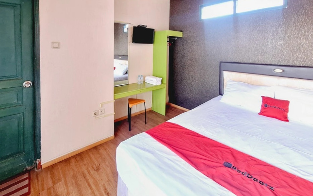 RedDoorz Syariah near Lippo Plaza Batu – Guest Rooms – Batu