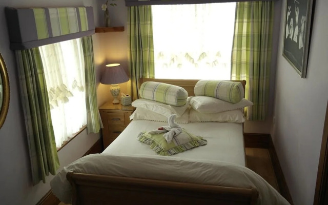 Little Red Rooster Rest and Spa