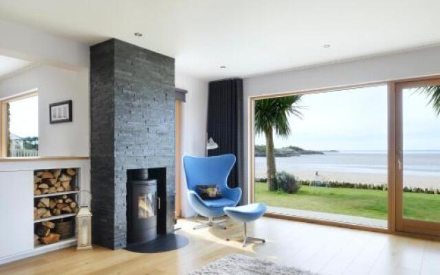 Airds Bay Luxury Beach House