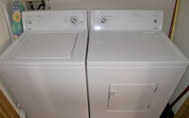 Saltlick 2 bed 2 bath 2 Br condo by RedAwning