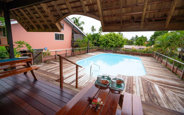 Bora Bora Holiday's Lodge and Villa