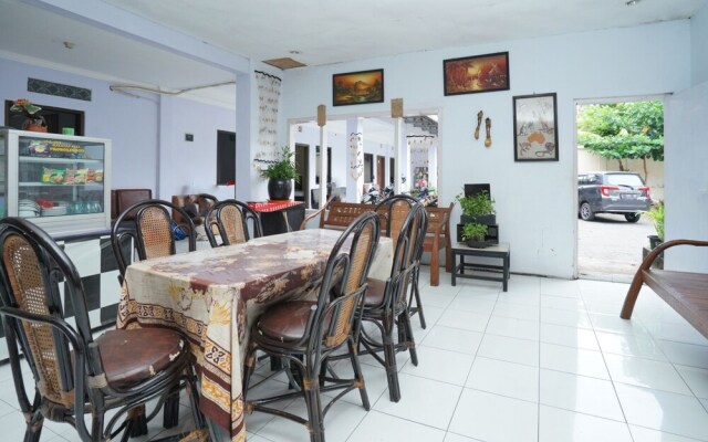 Female Guest House by OYO Rooms