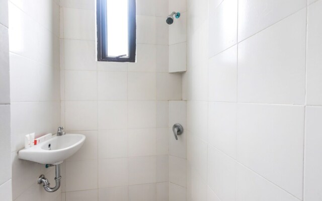 OYO 1598 Feby Inn Near RS Gandaria