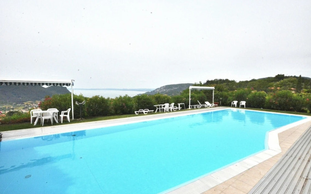 Apartment Montegolo Four with Pool And Lake View
