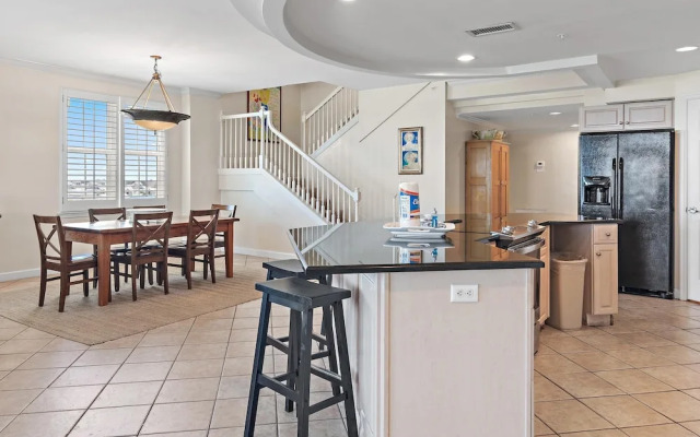 Inn at Crystal Beach 611