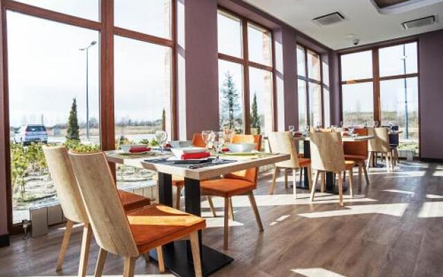 Family Hotel - macaristan otel, otel M5, hotel M5, autópálya hotel, Restaurant M5