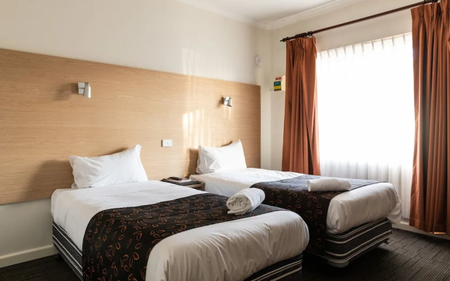 Sphinx Hotel Motel