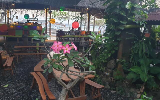 Topi Inn
