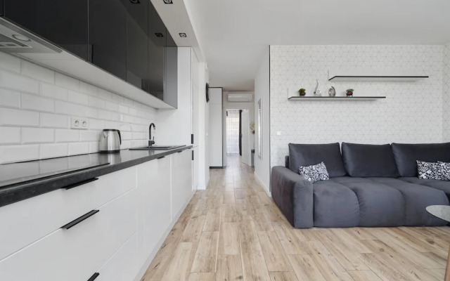 Stylish & Spacious Apartment by Renters