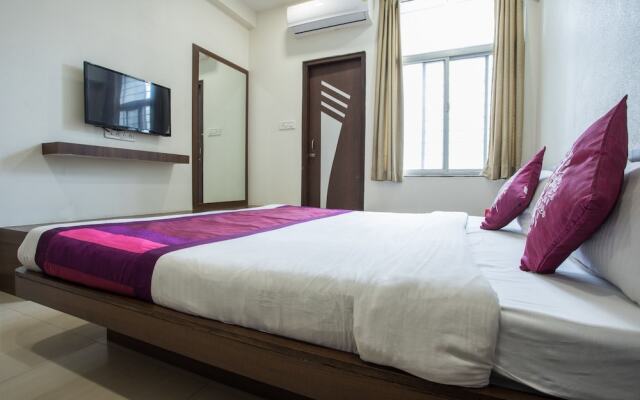 OYO 7421 Hotel Relex