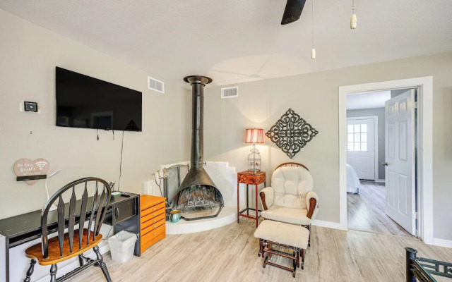 Bandera Carriage House w/ Medina River Access!