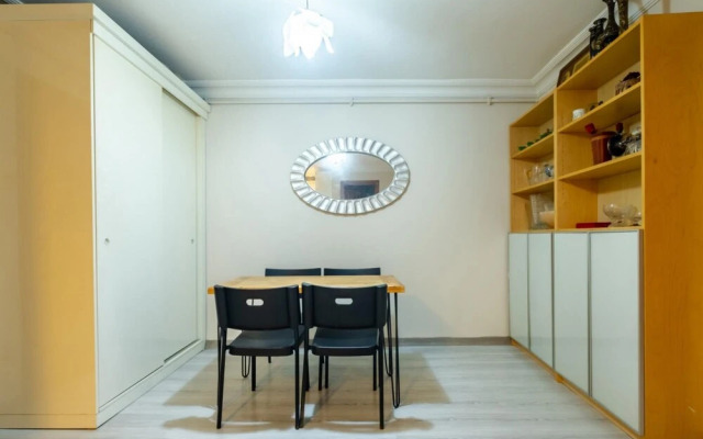 Eclectic Apartment near Popular Attractions in Beyoglu