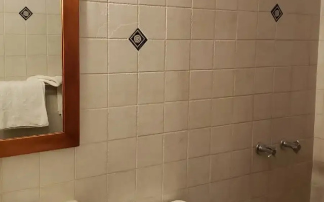 Sunrise Club Hotel Restaurant & Bar