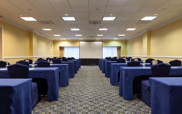 Crowne Plaza Cleveland at Playhouse Square by IHG