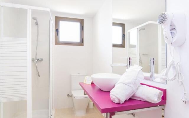Aparthotel Cala Guya