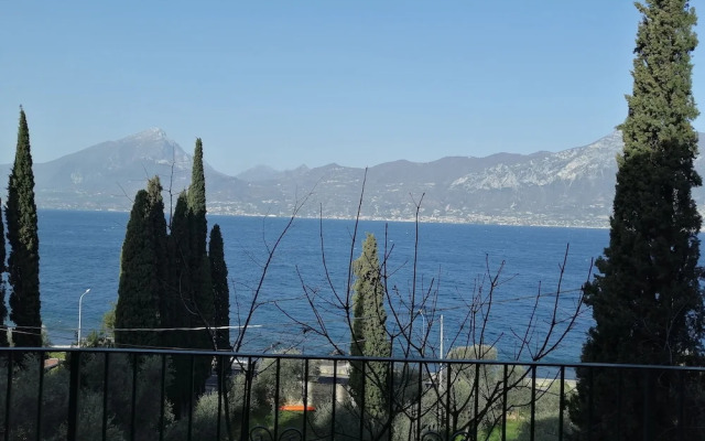 Residence Gardasee Apartments with Lake View