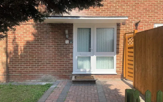 3 Bedroom Cozy House in Reading