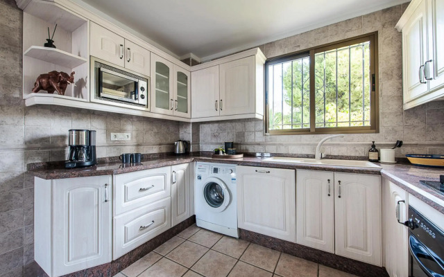 Algarrobo In Nerja With 2 Bedrooms And 2 Bathrooms