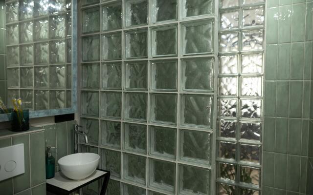 Crystalbox (Кристалбокс) на улице Коминтерна 15