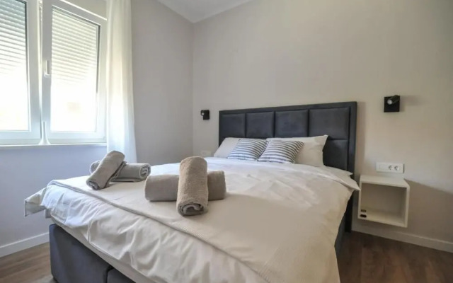 House Tony private pool&parking